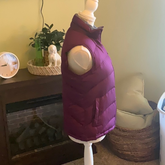 Land’s End Woman’s Size XS Puffer Vest, Great Condition, Beautiful Deep Purple - Picture 2 of 7